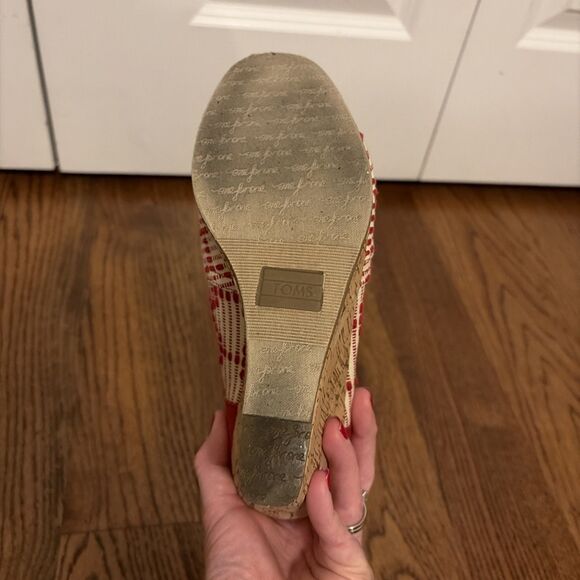 Toms Women's Espadrille Wedge Peep Toe Red Beige Multi Canvas Shoes Size 7 - Picture 5 of 6